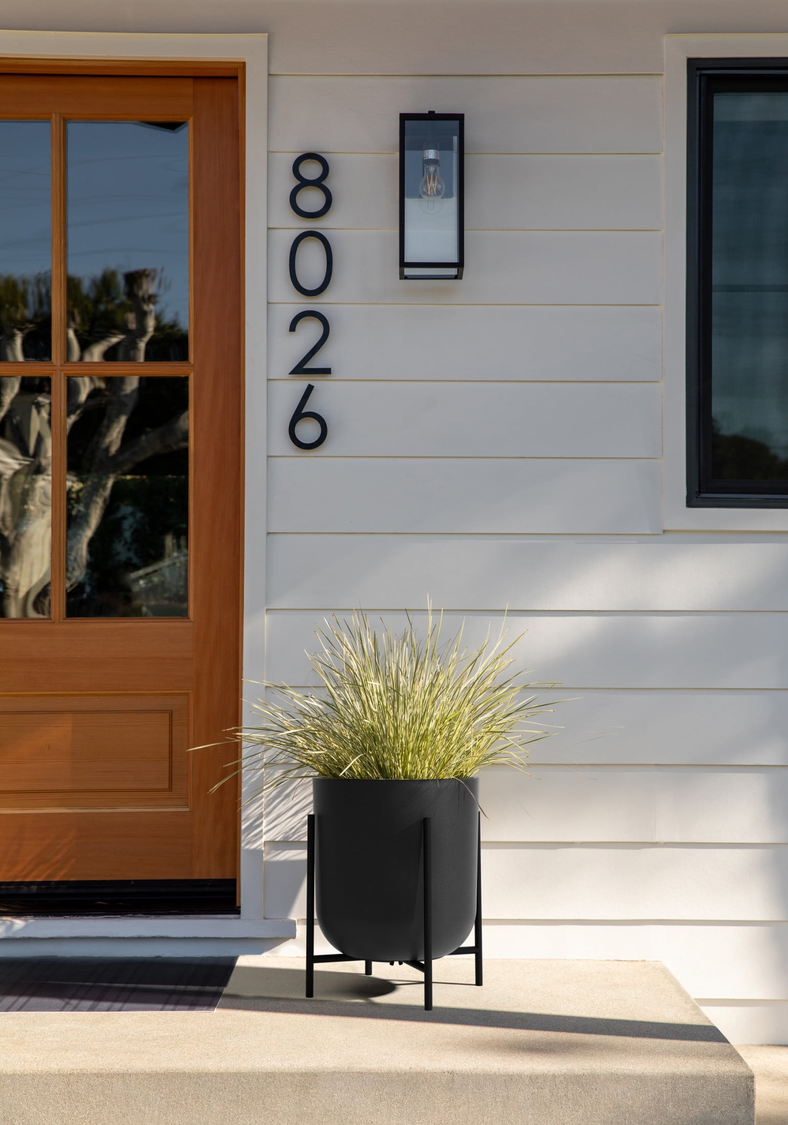 Veradek Mason Series Raised Kona 15" Plastic-Stone Planter with Stand - (Black/1 Pack)