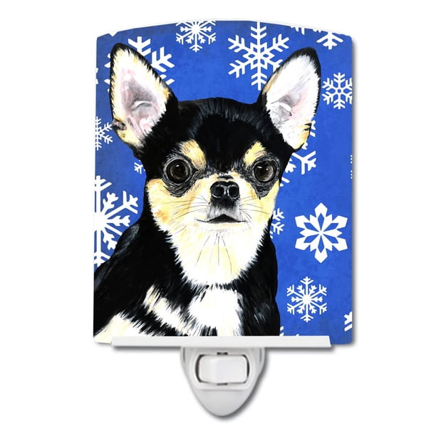 Caroline'S Treasures Sc9399Cnl Chihuahua Invierno Copos De Nieve Vacaciones Cerámica Luz Nocturna Compacta Con Certificación Ul Ideal Para Dormitorio, Baño, Guardería, Pasillo, Cocina, 6 X 4 X 3, Mult