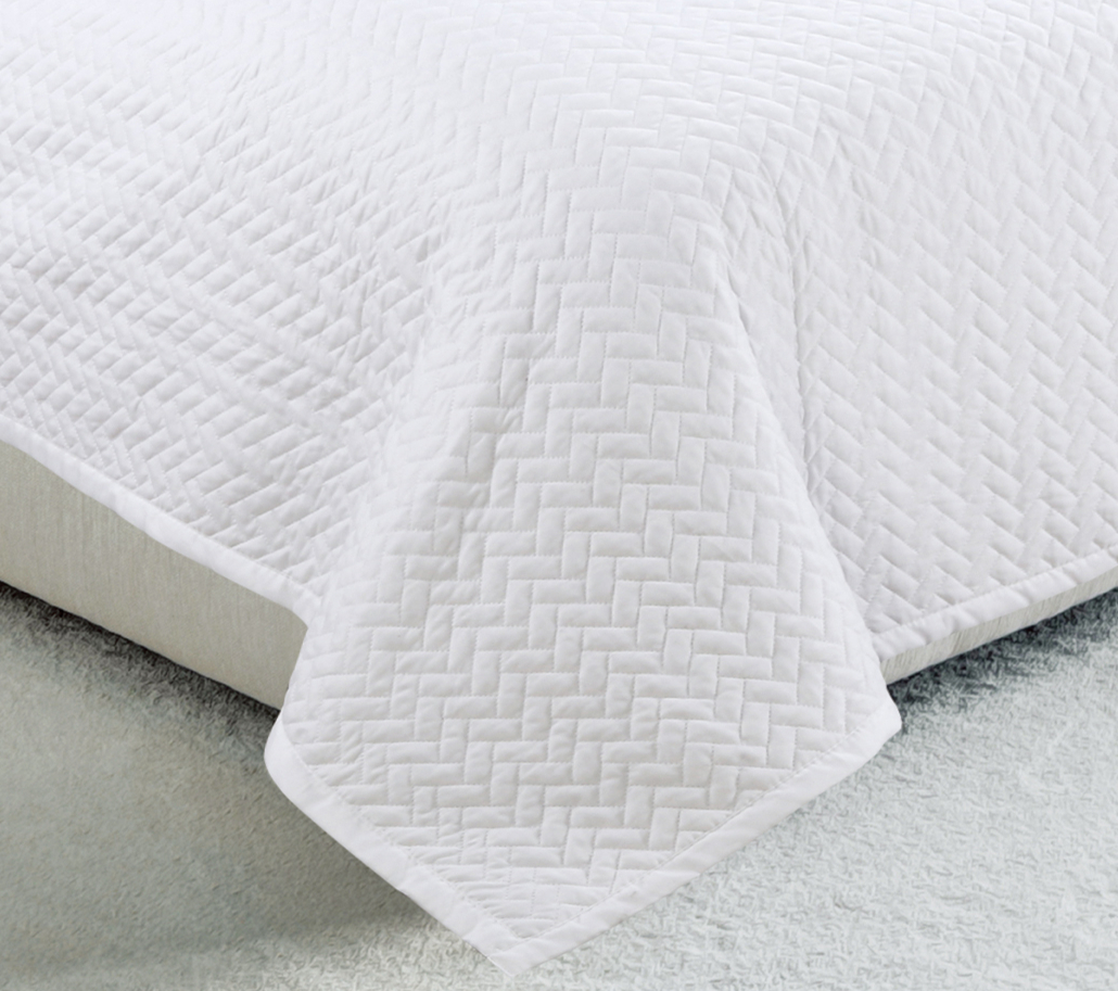 Marina Decoration Embroidered Stitching Coverlet Bedspread Ultra Soft Solid Bedding Summer Quilt Set with Quilted Sham