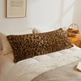 thumbnail image 1 of Funda de almohada corporal XeGe Fluffy con estampado de leopardo, 20 x 54 cm, color marrón, 1 of 7