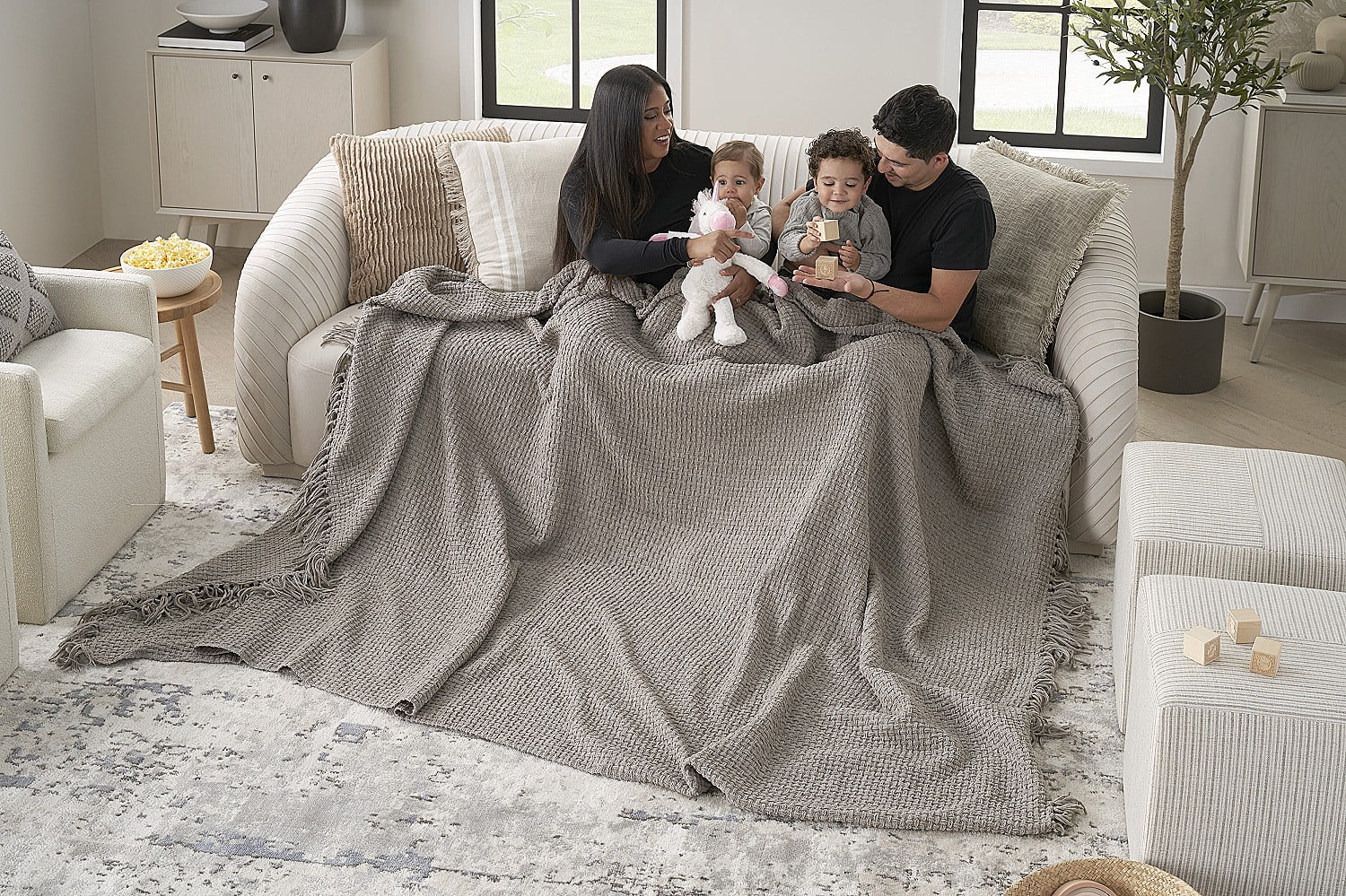 Mina Victory Lifestyle Woven Chenille Oversized Indoor Throw Blanket 70" x 103" Gray