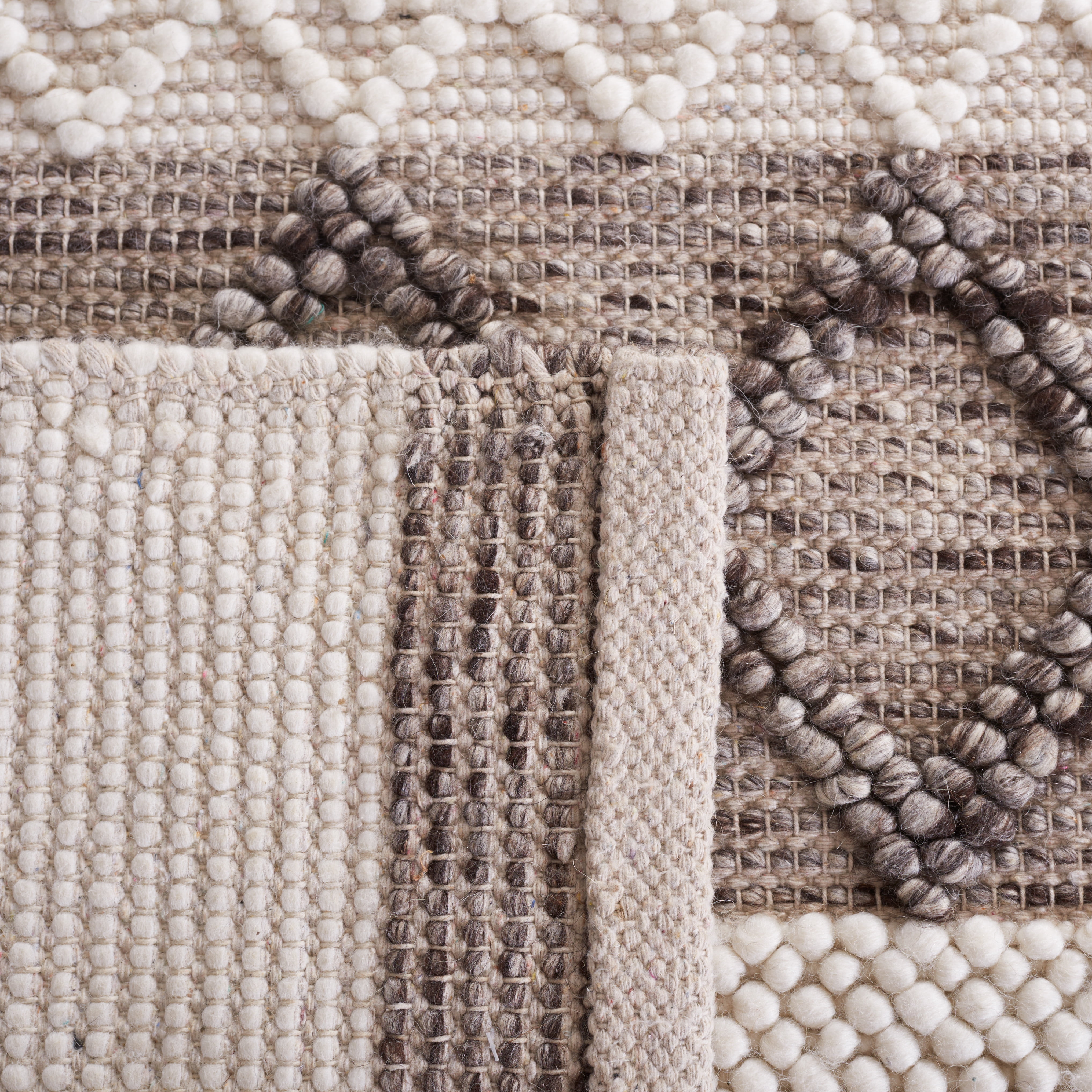 SAFAVIEH Natura Zola Southwestern Area Rug, Ivory/Grey, 3' x 5'
