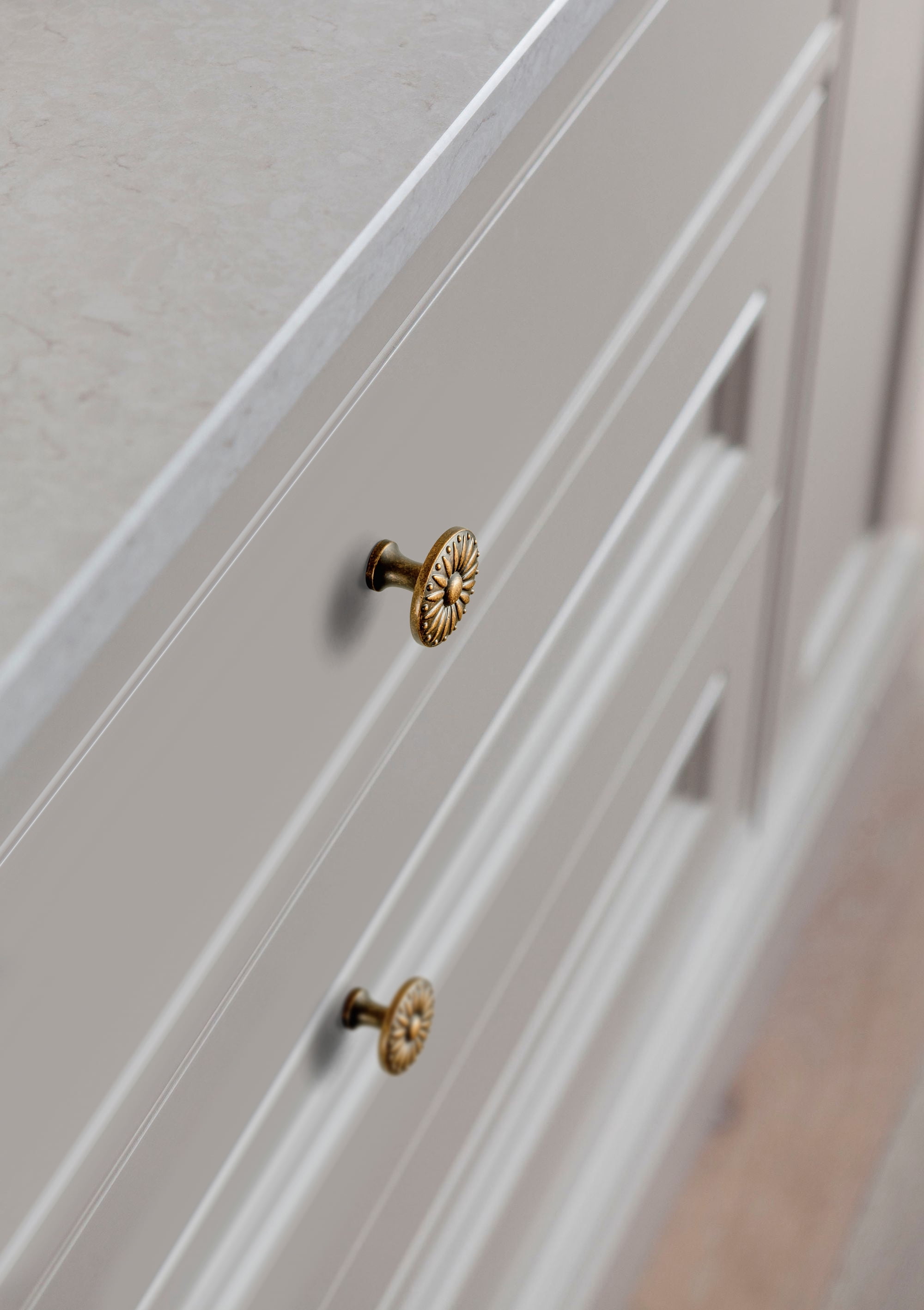 Goo-Ki Antique Brass Cabinet Drawer Knobs, Vintage Floral Medallion Design, Zinc Alloy Cabinet Handles for Dresser,Wardrobe,Cupboard, 6 Pack