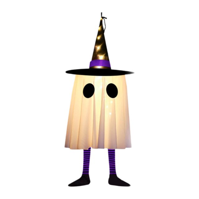 adorno colgante de luz de halloween, decoración iluminada, espeluznante y versátil, decoraciones de halloween para exteriores para fiestas al aire púrpura: vista frontal de adorno colgante morado con cuerpo tipo fantasma iluminado por LED y ojos negros circulares. Sombrero de bruja cónico con banda morada y ala negra; piernas colgantes con calcetas a rayas moradas y negras. Hecho de poliéster, tamaño aprox. 44.6 x 24.5 cm, indicado para colgar en puertas, techos o exteriores para ambientar fiestas; también suele usarse para decorar jardines o patios en eventos temáticos.