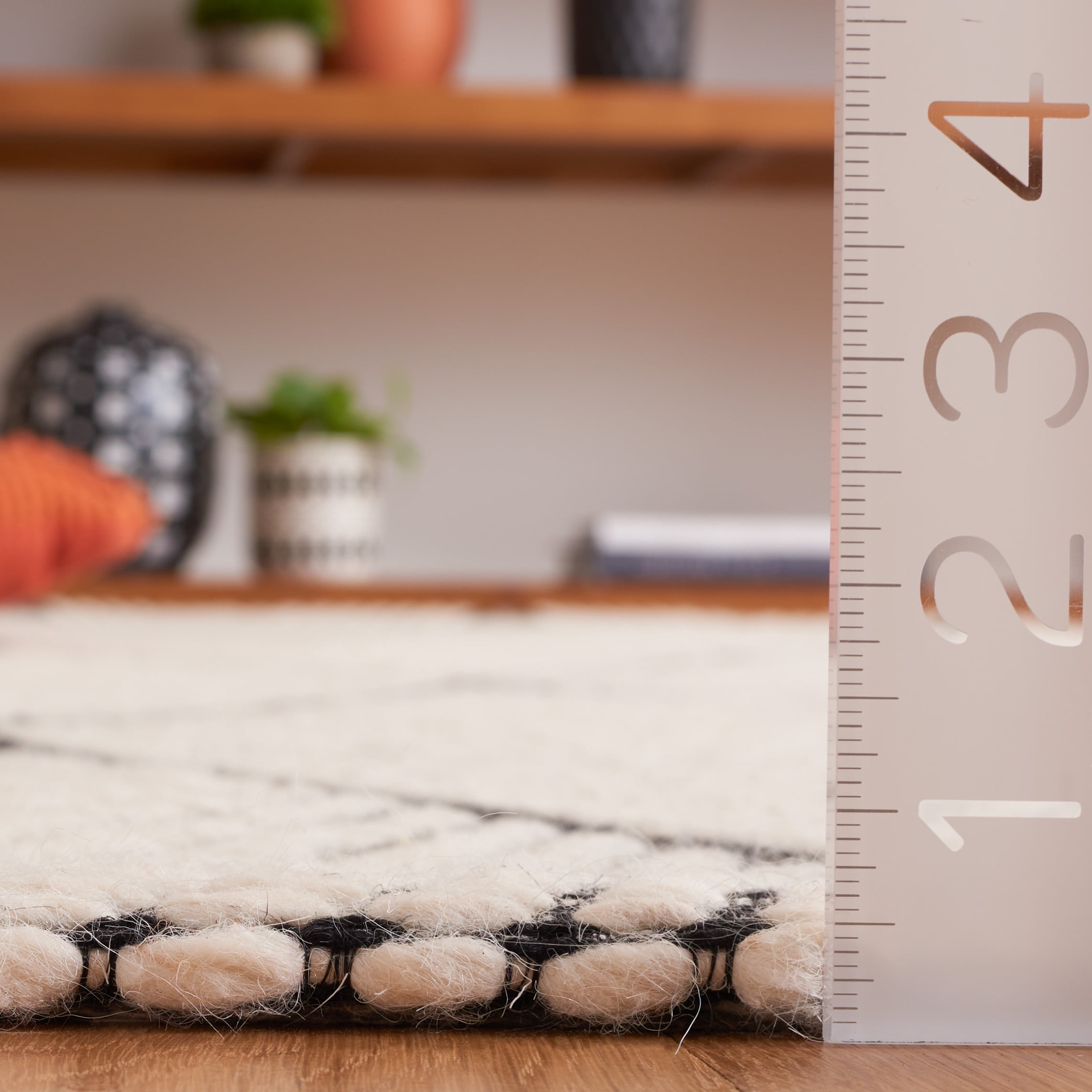 SAFAVIEH Marbella Andrea Diamond Area Rug, Black/Ivory, 4' x 6'