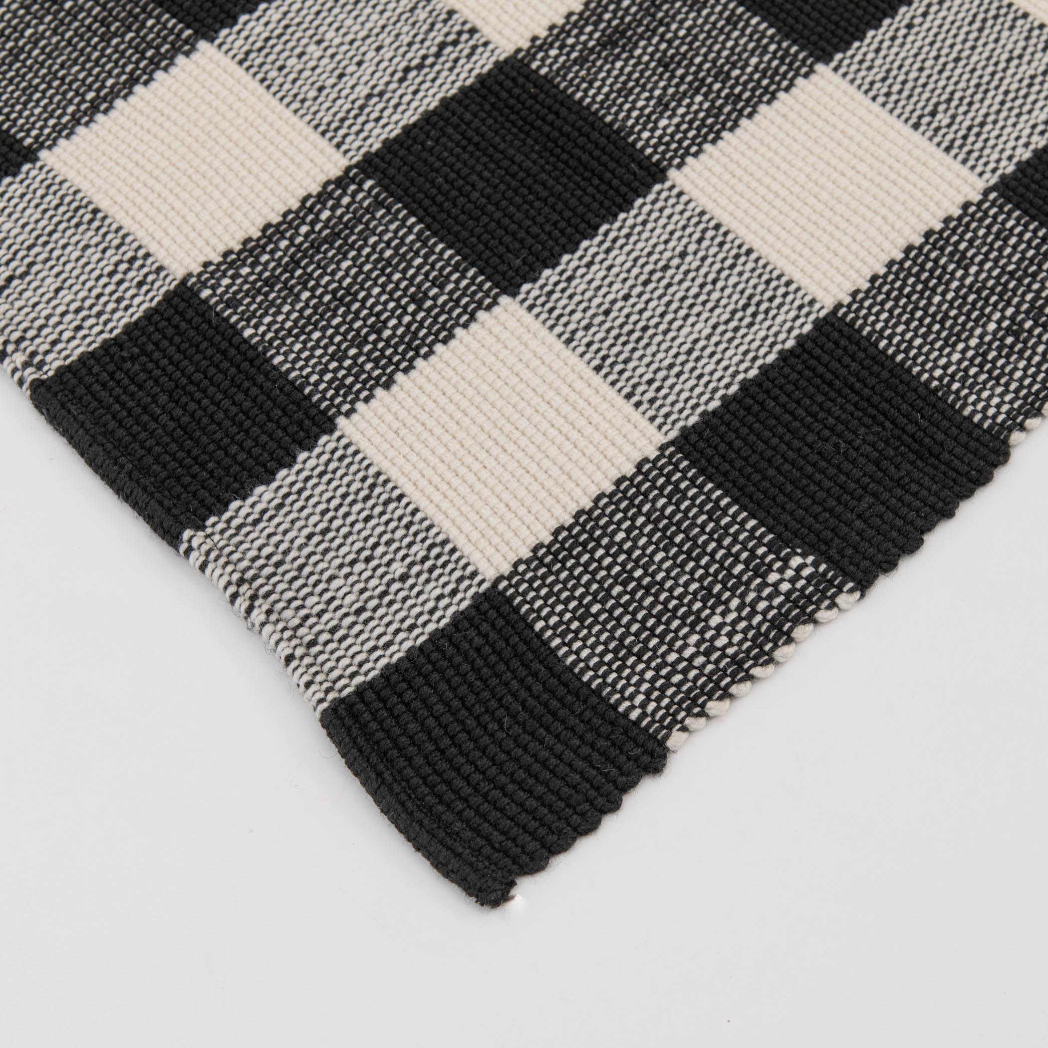 Mainstays 24 x 36 in Black & White Plaid Indoor/Outdoor Rug photo 8
