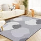 thumbnail image 3 of La Alfombra de La Sala de Estar Es Geométricamente Buena para Uso Doméstico. El Dormitorio Está Cubierto con Tapetes y La Alfombra de La Mesita de Noche Se Usa Como Tapete., 3 of 4