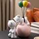 thumbnail image 4 of Estatuilla de oso Fernando Figura de oso polar de resina con globo decoración de escritorio, 4 of 8