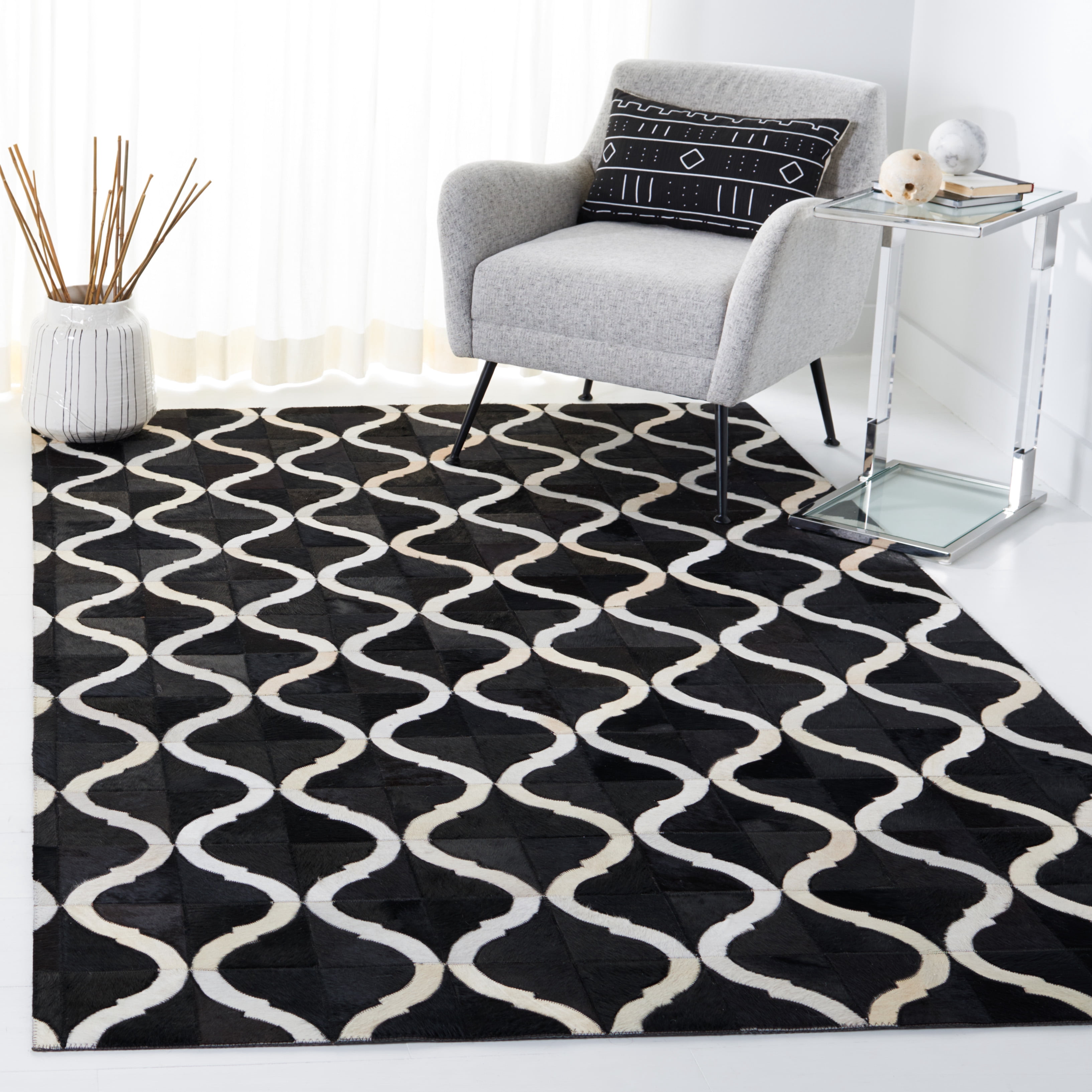 SAFAVIEH Studio Leather Evelyn Geometric Area Rug, Black/Beige, 6' x 9'