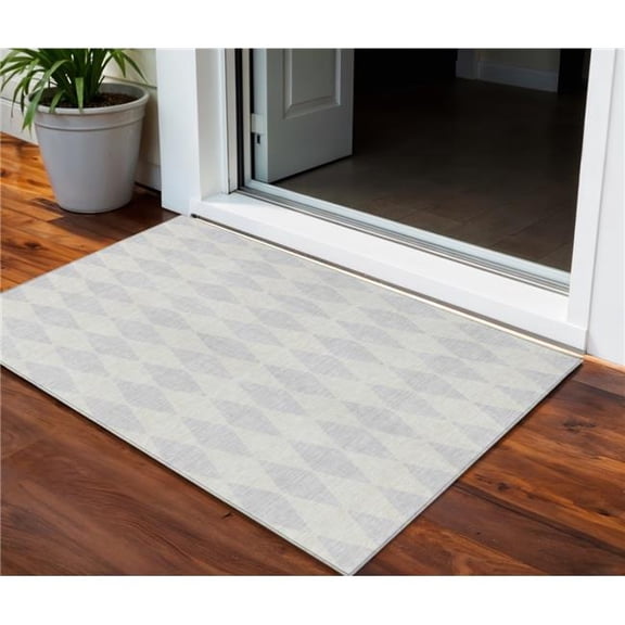 HomeRoots 577109 3 x 5 ft. Geometric Washable Indoor & Outdoor Rectangle Area Rug, Silver & Ivory