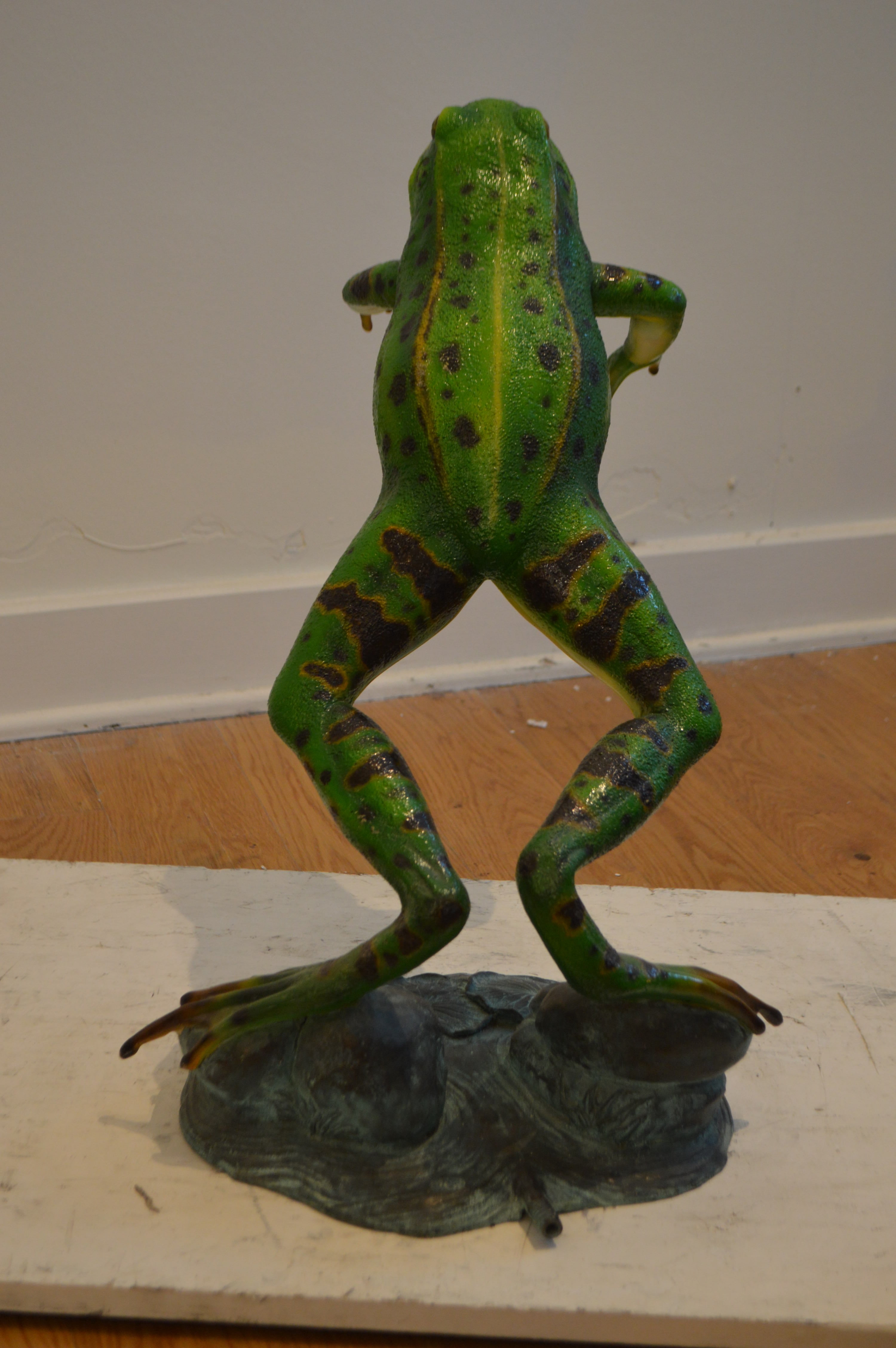 Nifao Jumping Frog – Outdoor Bronze Fountain, Garden Water Feature, 19"L x 12"W x 22"H