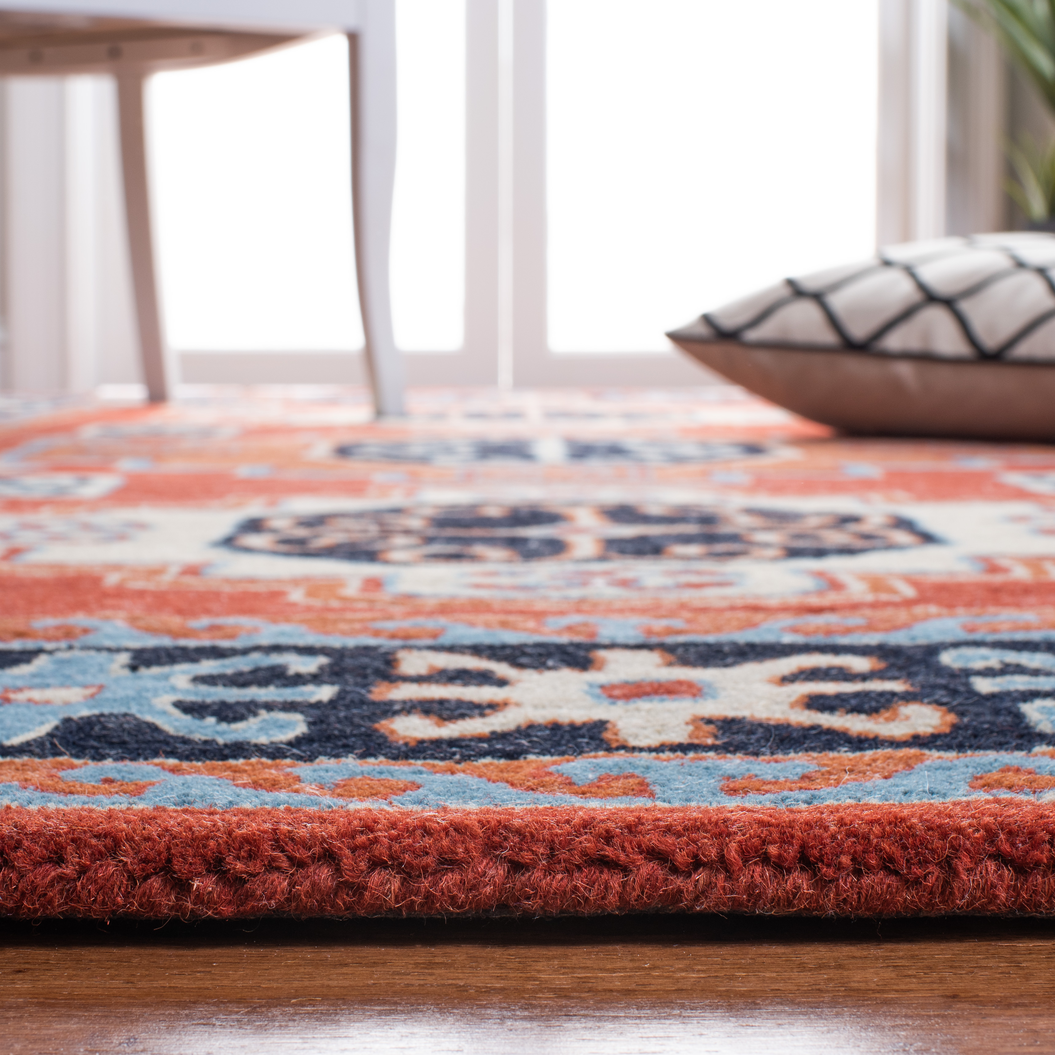 Safavieh Heritage Diarmait Floral Wool Runner Rug, Red/Black, 2'3" x 8'