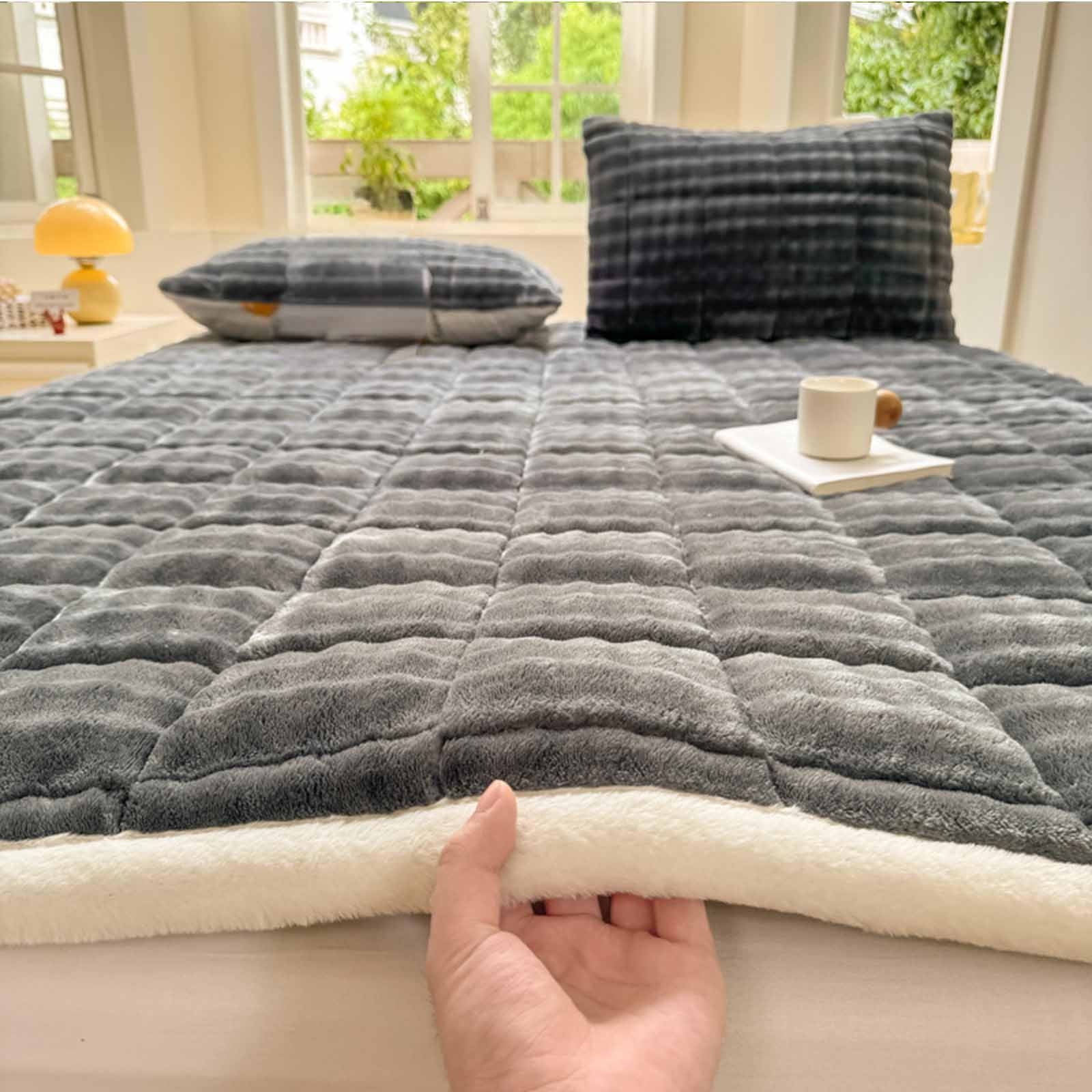 Milk Flannel Mattress Cover with Non-Slip Bottom, Thick Warm Futon Protector – Cozy Plush Fabric, Machine Washable Mattress Upholstery for Bed, Guest Room or Dormitory