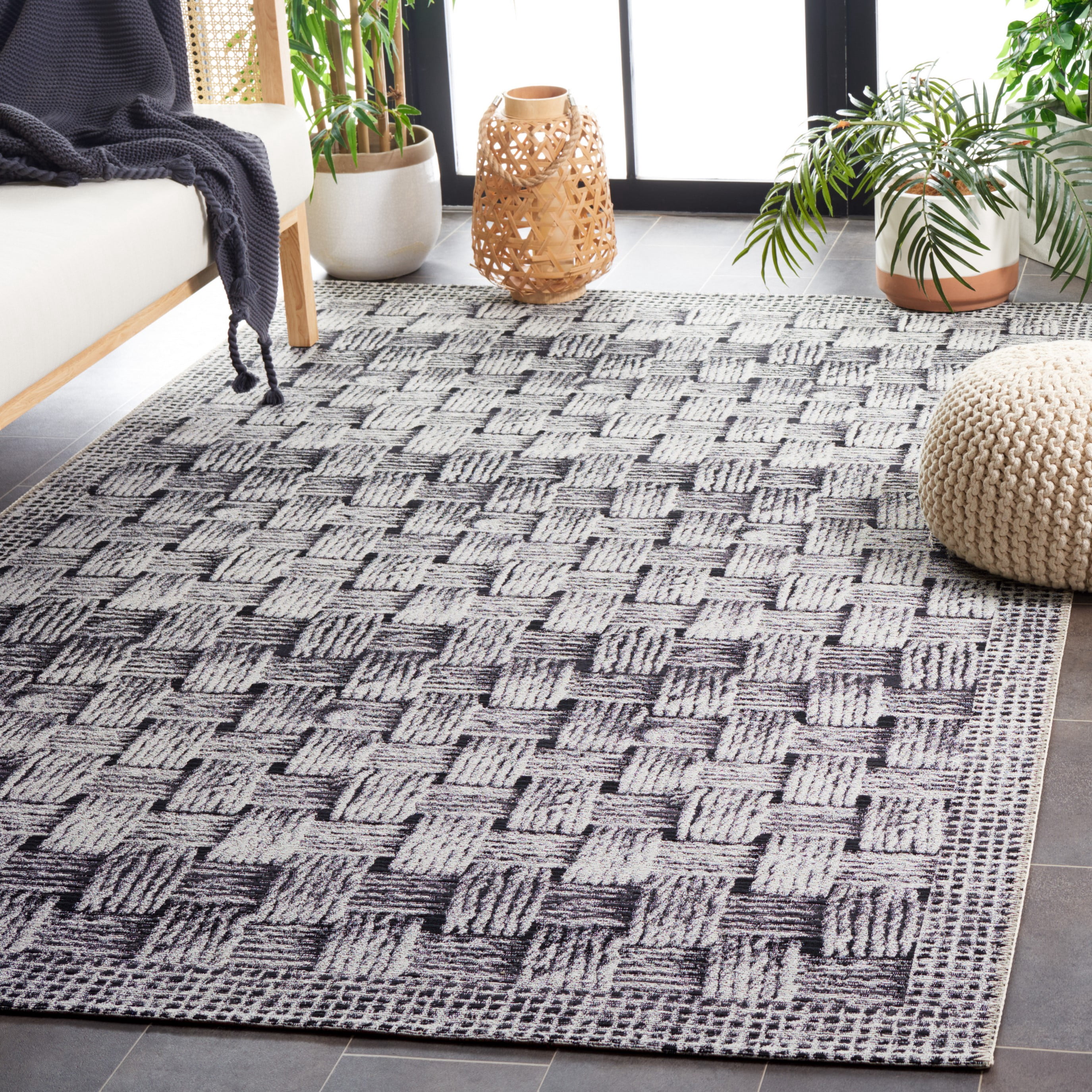 SAFAVIEH Barbados Asa Geometric Indoor/Outdoor Area Rug, Black/Ivory, 5'3" x 7'6"
