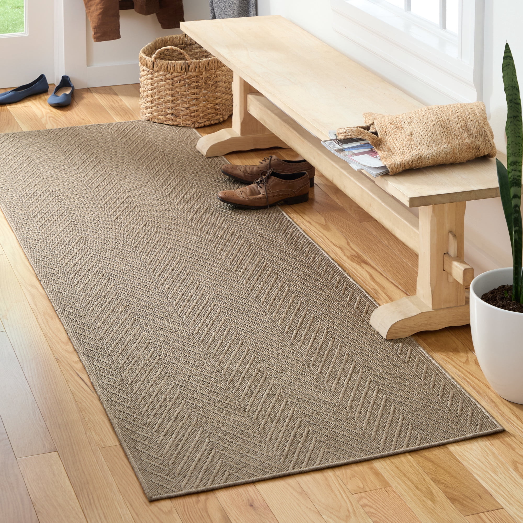 TOWN & COUNTRY BASICS Pax Herringbone Textured Solid Everwash® Washable Runner Area Rug, Low Pile, Non-Slip Backing, Easy Clean Pet & Family Friendly Rug, Brown, 2'5"x7'10"