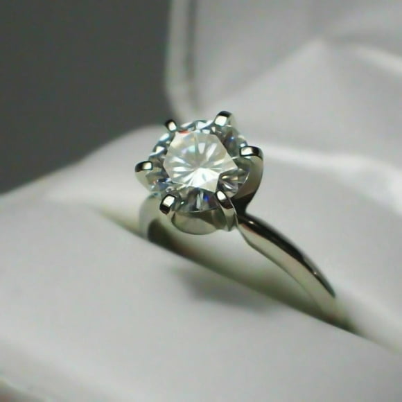 2CT Round-Cut Moissanite (VVS1/D) 14k White Gold Plated Solitaire Ring Fine Jewelry for Women Gifts
