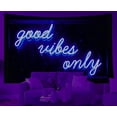 thumbnail image 1 of Tapiz de neón azul con texto "Good Vibes Only Words" que brilla en la oscuridad, ideal para dormitorio de adolescentes, sala de estar, decoración de 80 x 60 pulgadas, 1 of 5