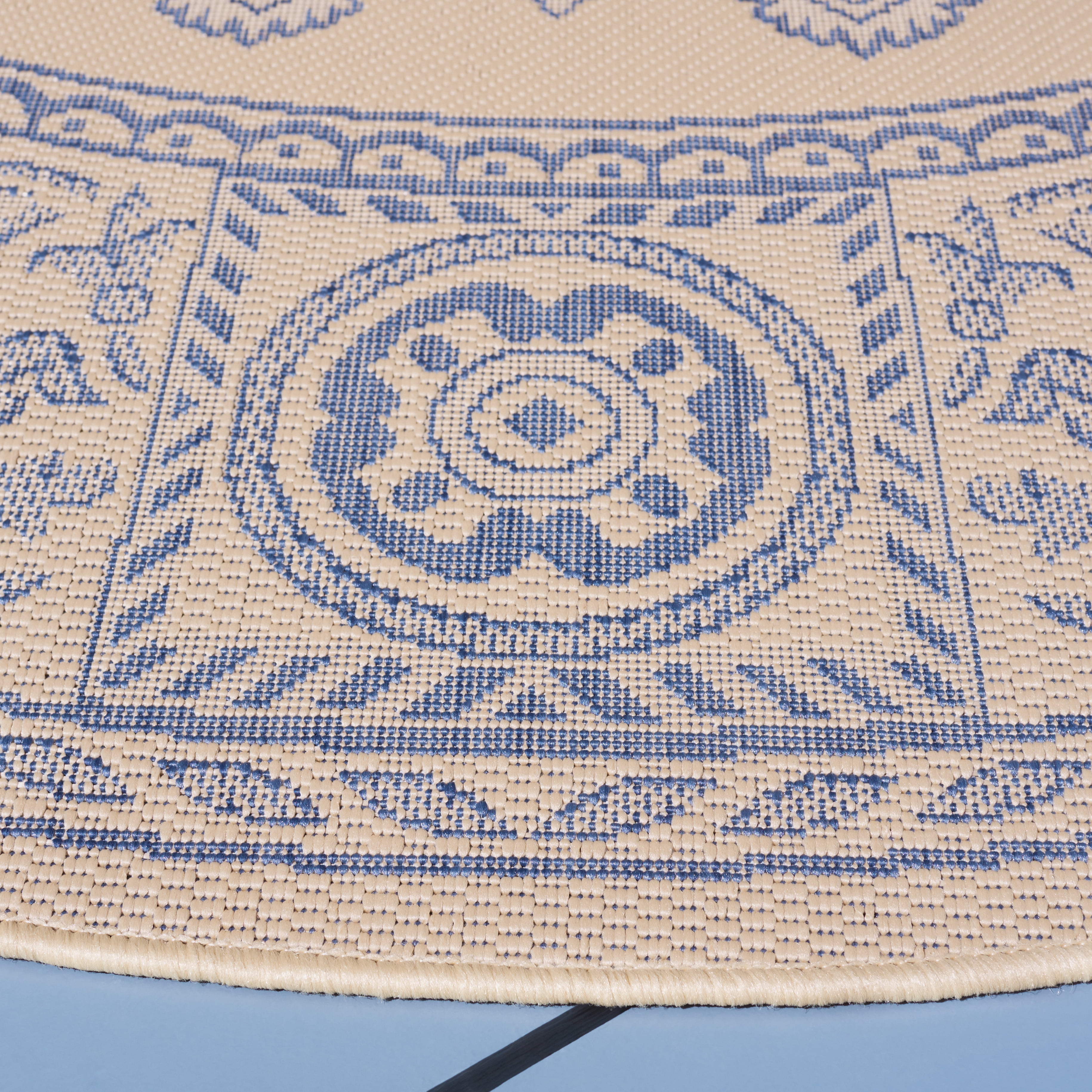 Safavieh Courtyard Erin Bordered Indoor/Outdoor Area Rug, Natural/Blue, 6'7" x 6'7" Round