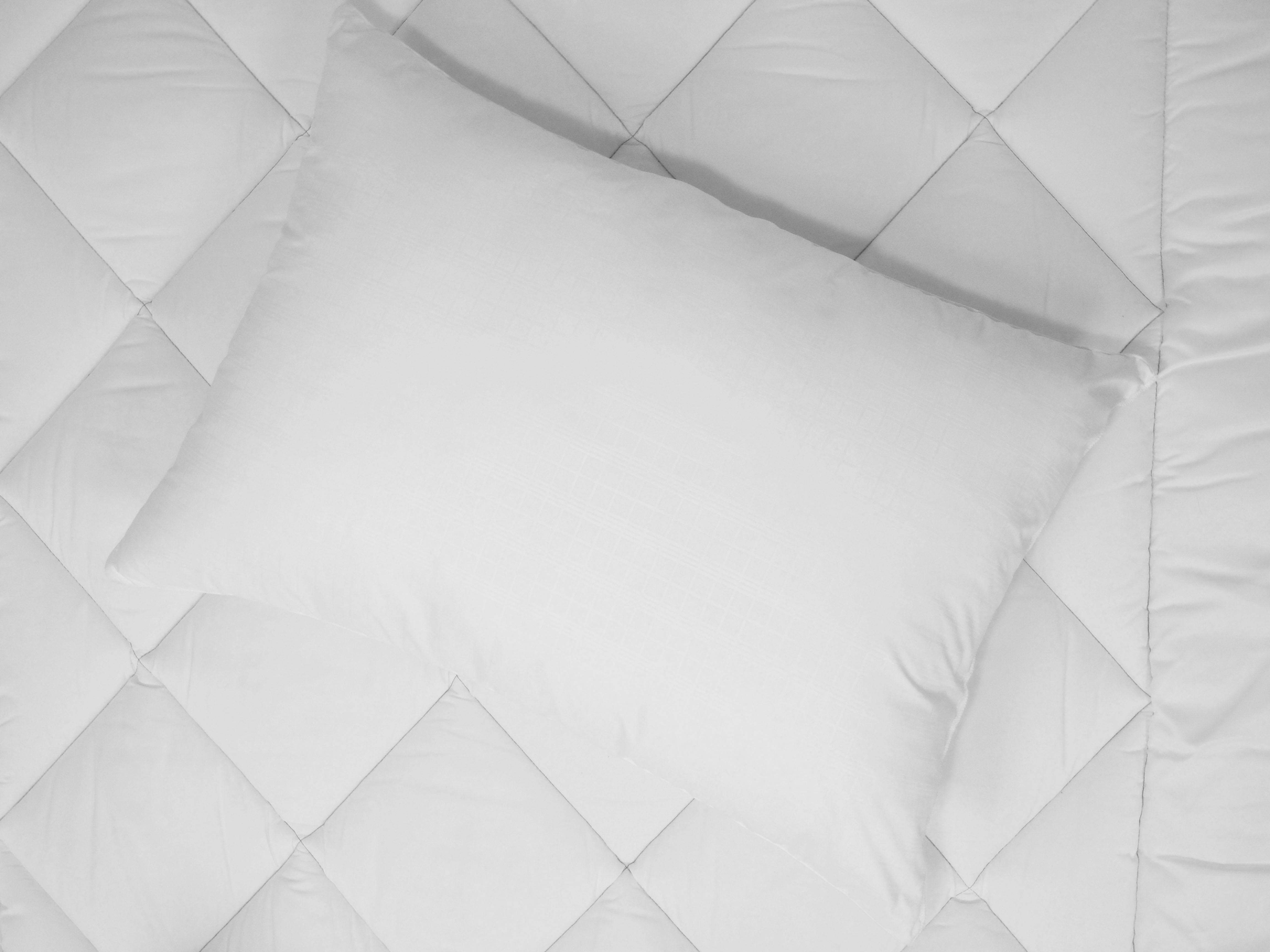 Mainstays Comfort Complete Bed Pillow, Standard/Queen - image 5 of 5