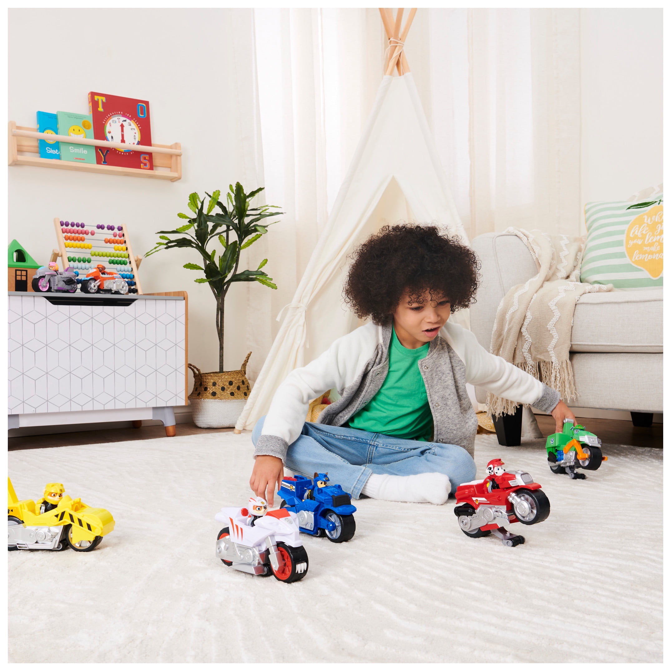 PAW Patrol, Moto Pups Wildcat’s Deluxe Pull Back Motorcycle Vehicle with Wheelie Feature and Toy Figure