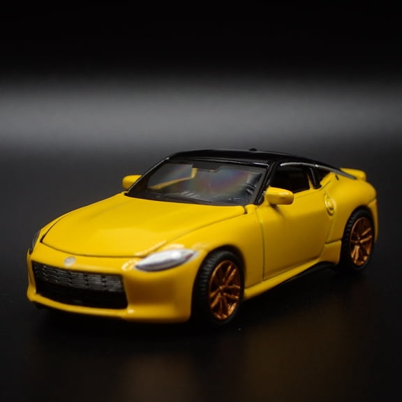 Open Box 2023-2025 NISSAN Z YELLOW 1:64 SCALE COLLECTIBLE DIORAMA DIECAST MODEL CAR