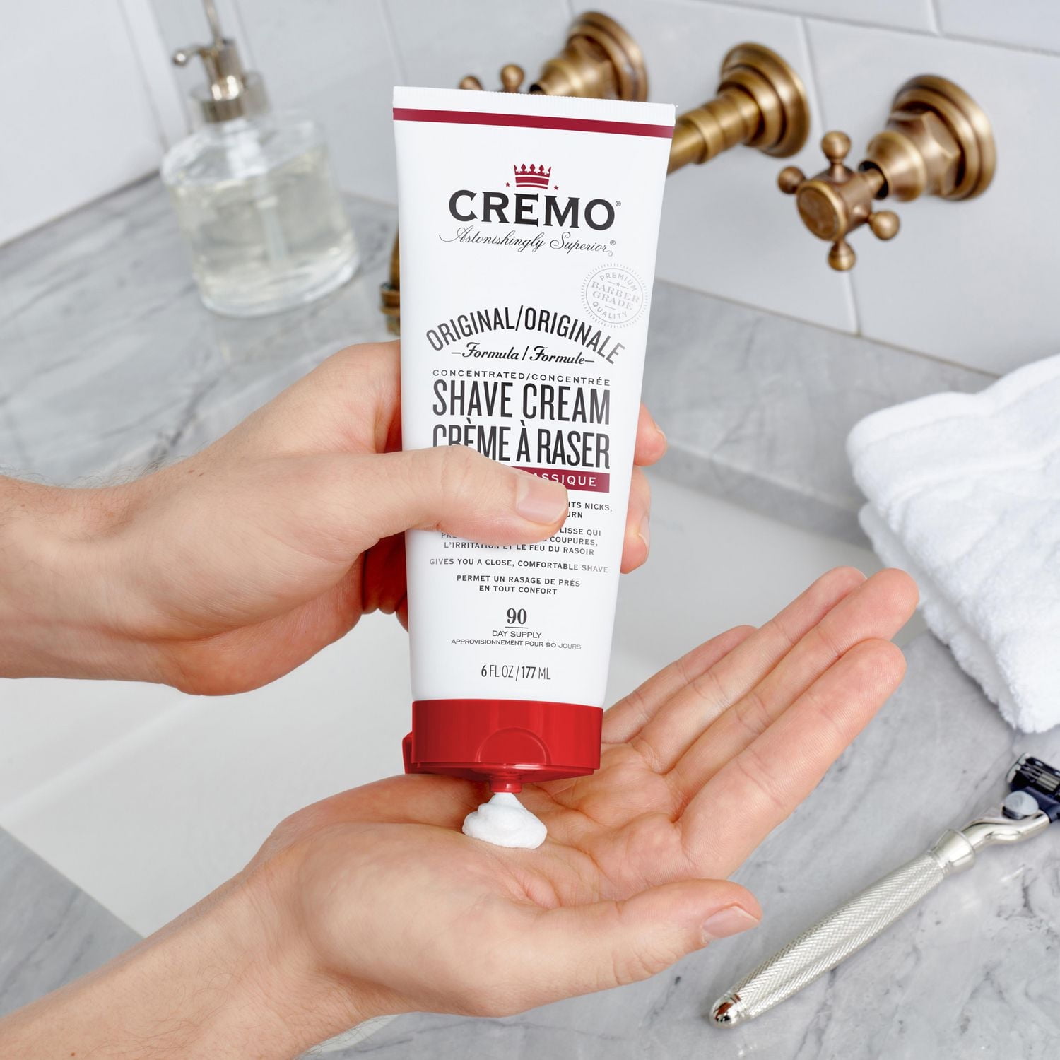 Cremo Original Shave Cream - smooth shaving cream fights razor burn, nicks and cuts, 177 ml (6 FL OZ)