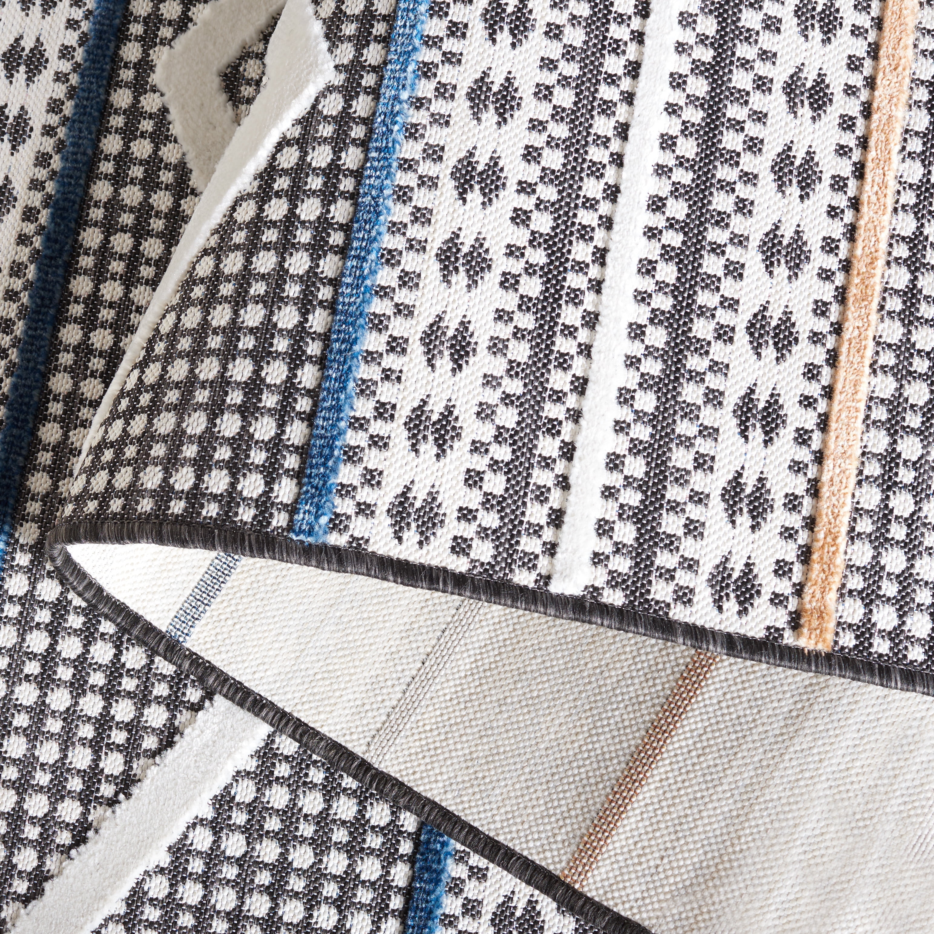 SAFAVIEH Cabana Briella Geometric Indoor/Outdoor Area Rug, Black/Ivory, 4' x 6'