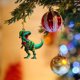thumbnail image 1 of Xihbxyly Colgante de Dinosaurio, Adorno para Árbol de Navidad, Bonito Diseño de Coche, Material Duradero, Decoración Festiva para El Hogar, Fácil de Colgar, Idea de Regalo Única, 1 Pieza En Caja de R, 1 of 3