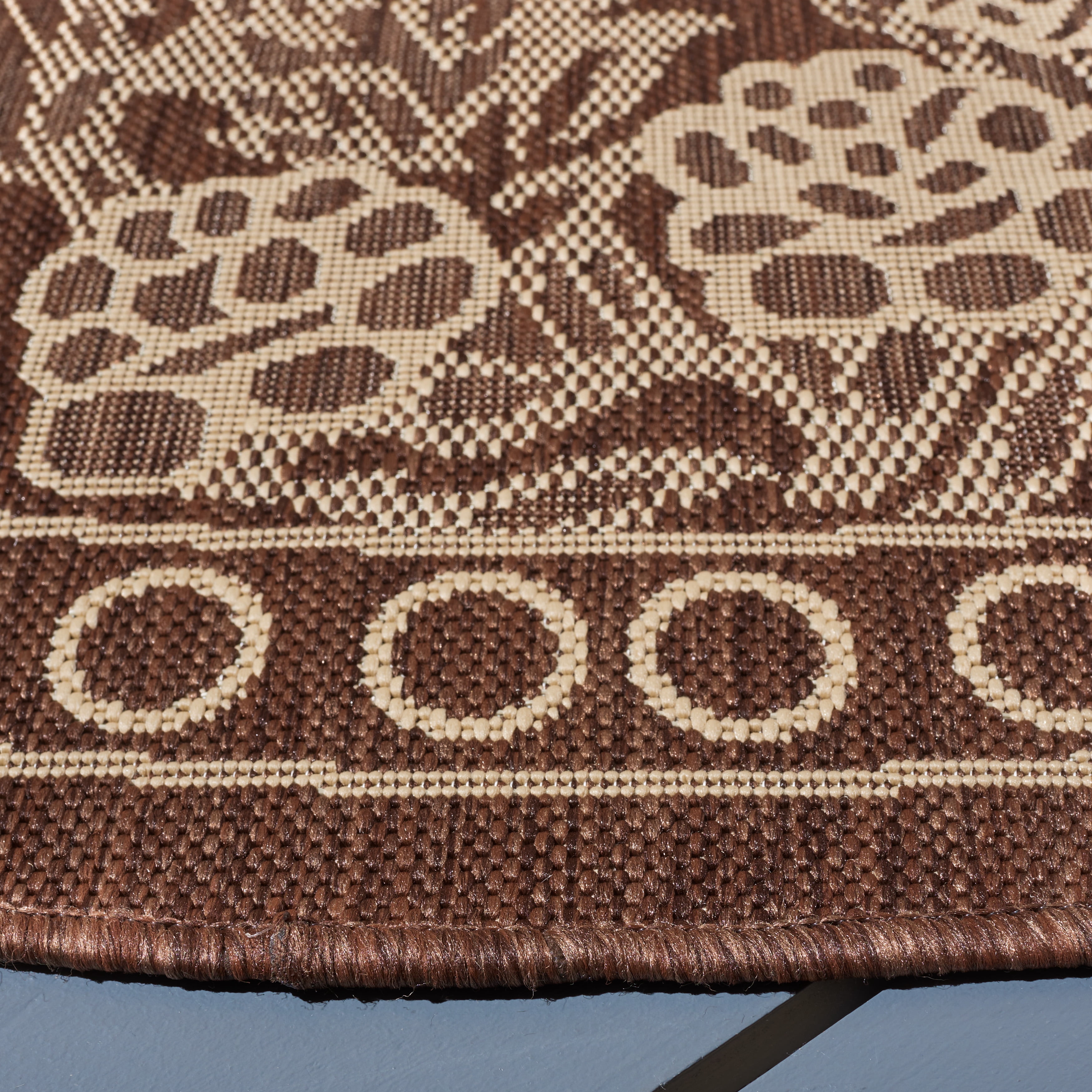 SAFAVIEH Courtyard Claire Rooster Indoor/Outdoor Area Rug, 5'3" x 5'3" Round, Chocolate/Natural