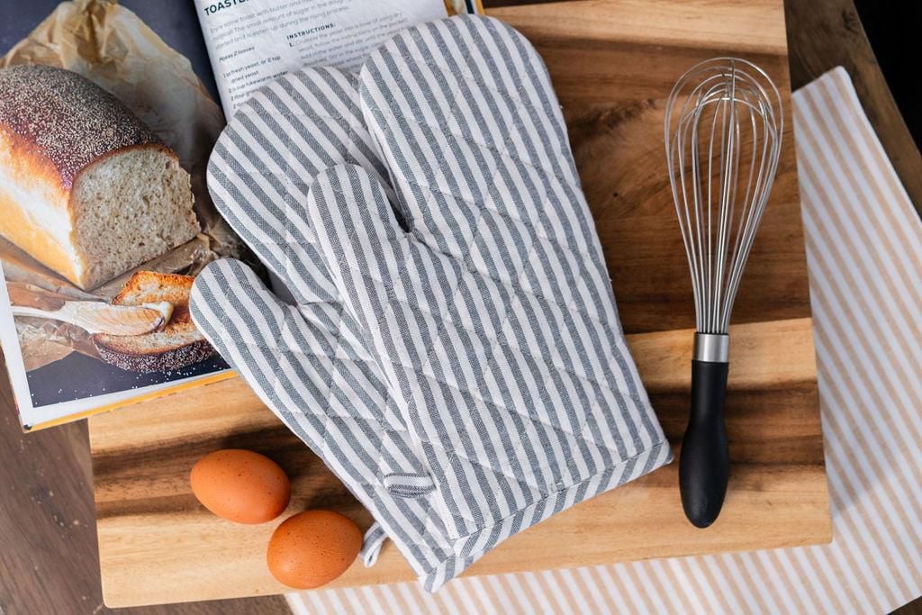 Fabstyles Bistro Stripe Oven Mitt Set: Stylish Safety for Your Kitchen