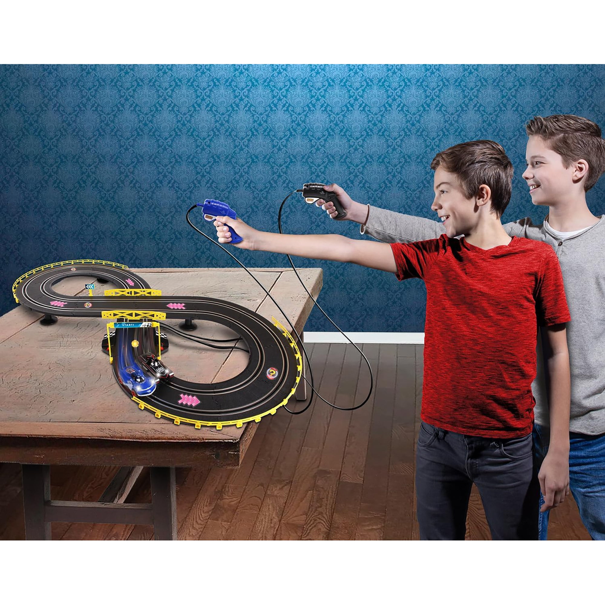 アメリカ　海外　おもちゃ　ソニック　シャドウ　スーパーレースセット　レーシング Amazon.com: Sonic the Hedgehog Shadow Toy Race Car Set