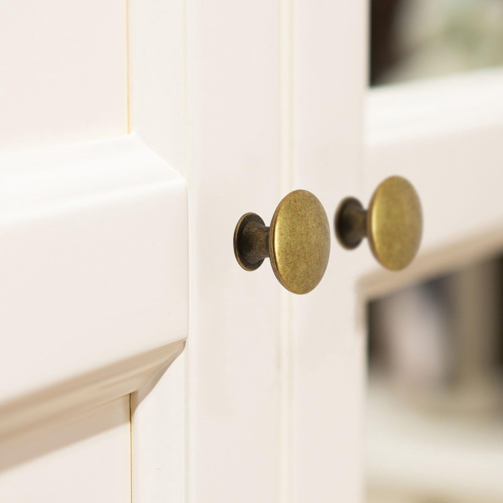 8 Pack Antique Brass Cabinet Knobs, Round Dresser Knobs Kitchen Drawer Knob, Single Hole Cupboard Door Knob Dresser Drawer Pulls Handles