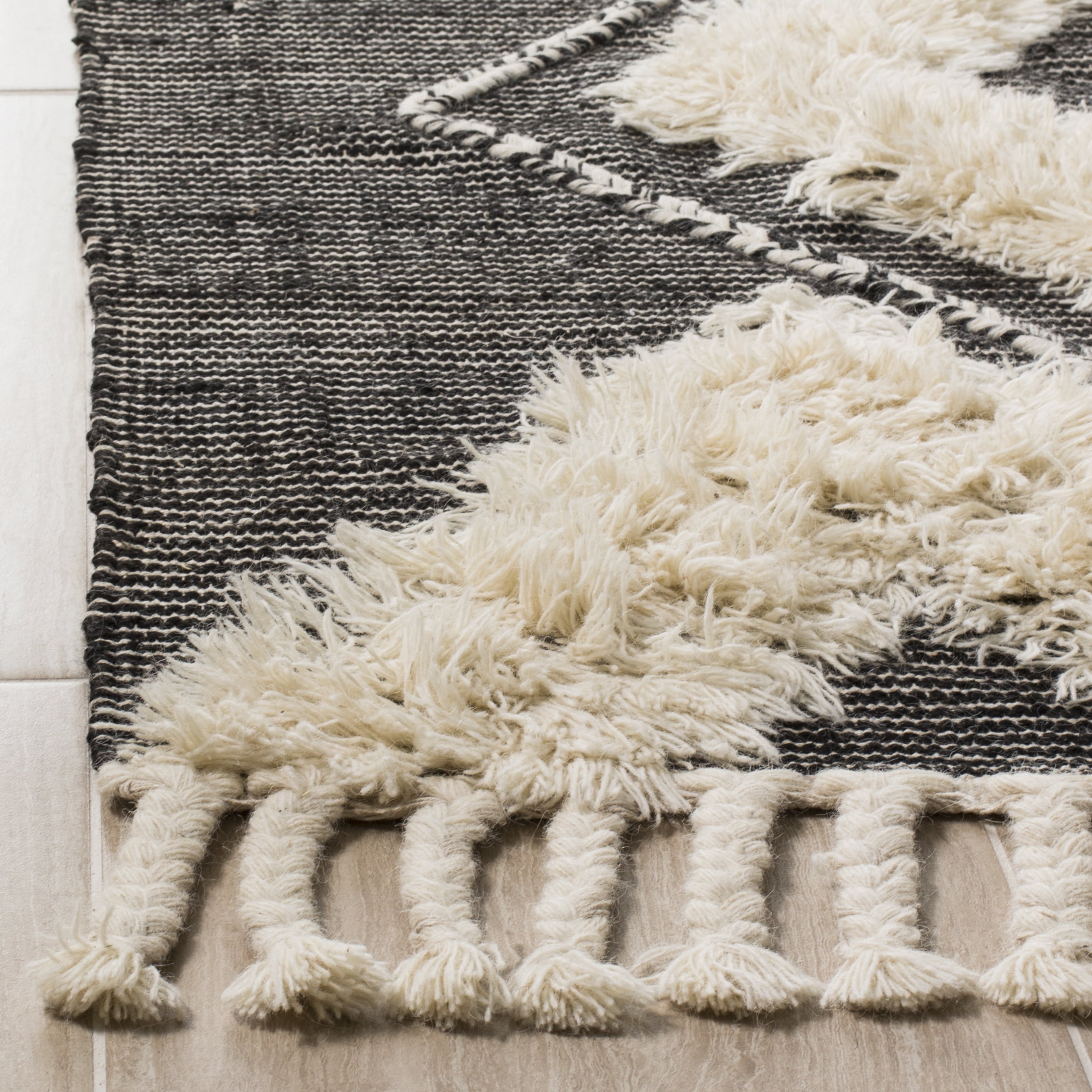 Safavieh Kenya Jannine Geometric Runner Rug, Black/Ivory, 2'3" x 8'