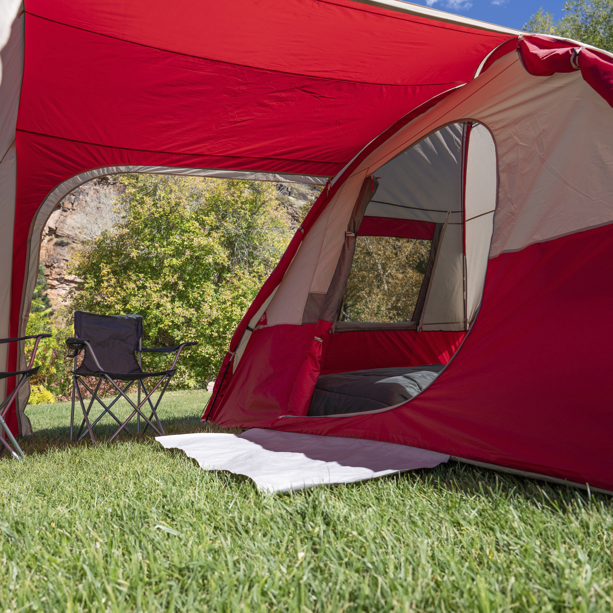Carpa tipo domo Ozark Trail para 6 personas con área de descanso, 15 pies x 11 pies, roja y beige 5