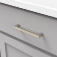 thumbnail image 4 of Tirador para gabinete de cocina Hickory Hardware 12,8 cm entre centros, acabado Elusive, 4 of 9