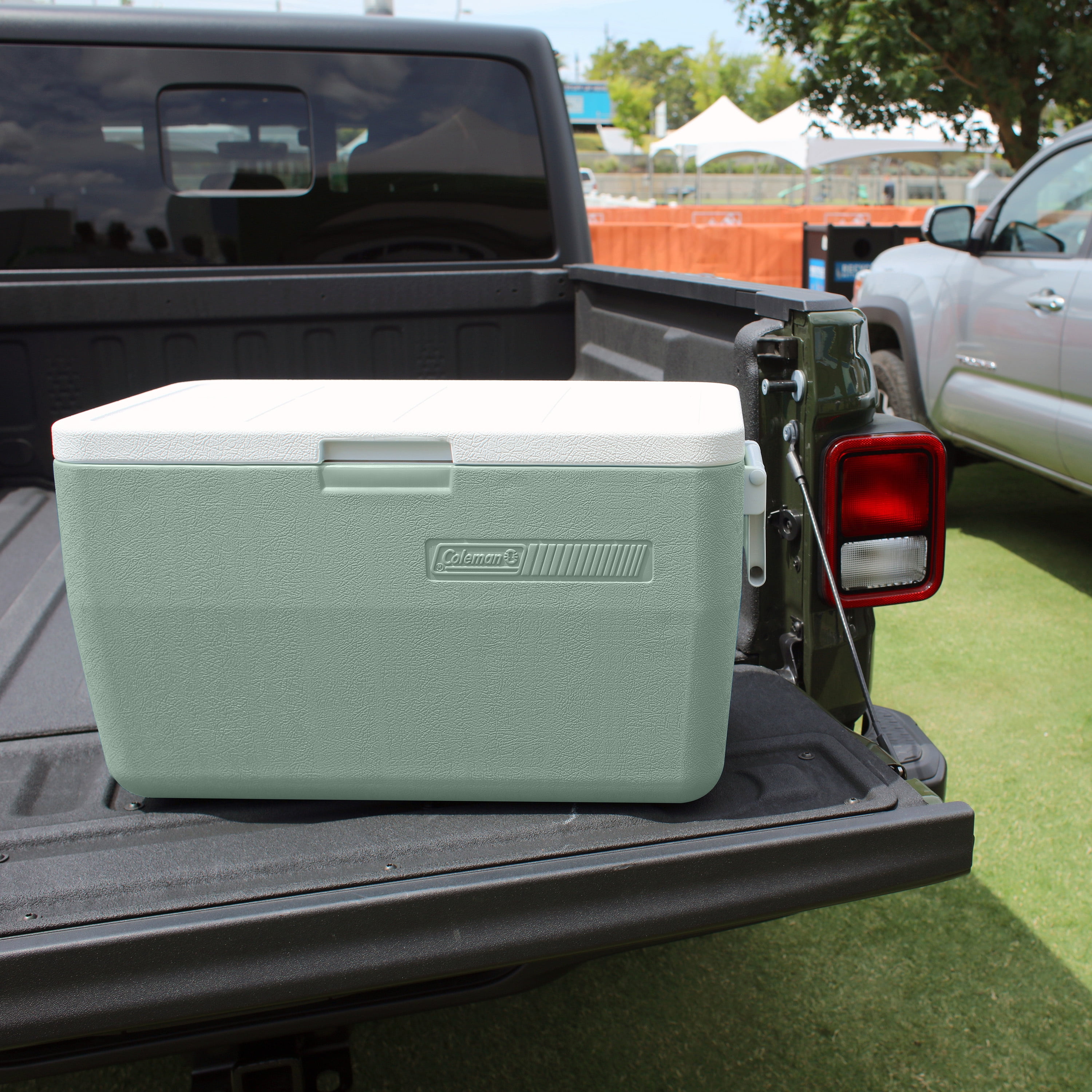 Coleman Chiller 48-Quart Hard Cooler, 45.4-Litre Portable Beach and Ice Chest Camping Cooler, Hickory Moss, Hickory Moss