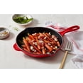 thumbnail image 2 of Skillet Le Creuset Classic - Mango de hierro fundido (9 cm), color cereza, 2 of 3