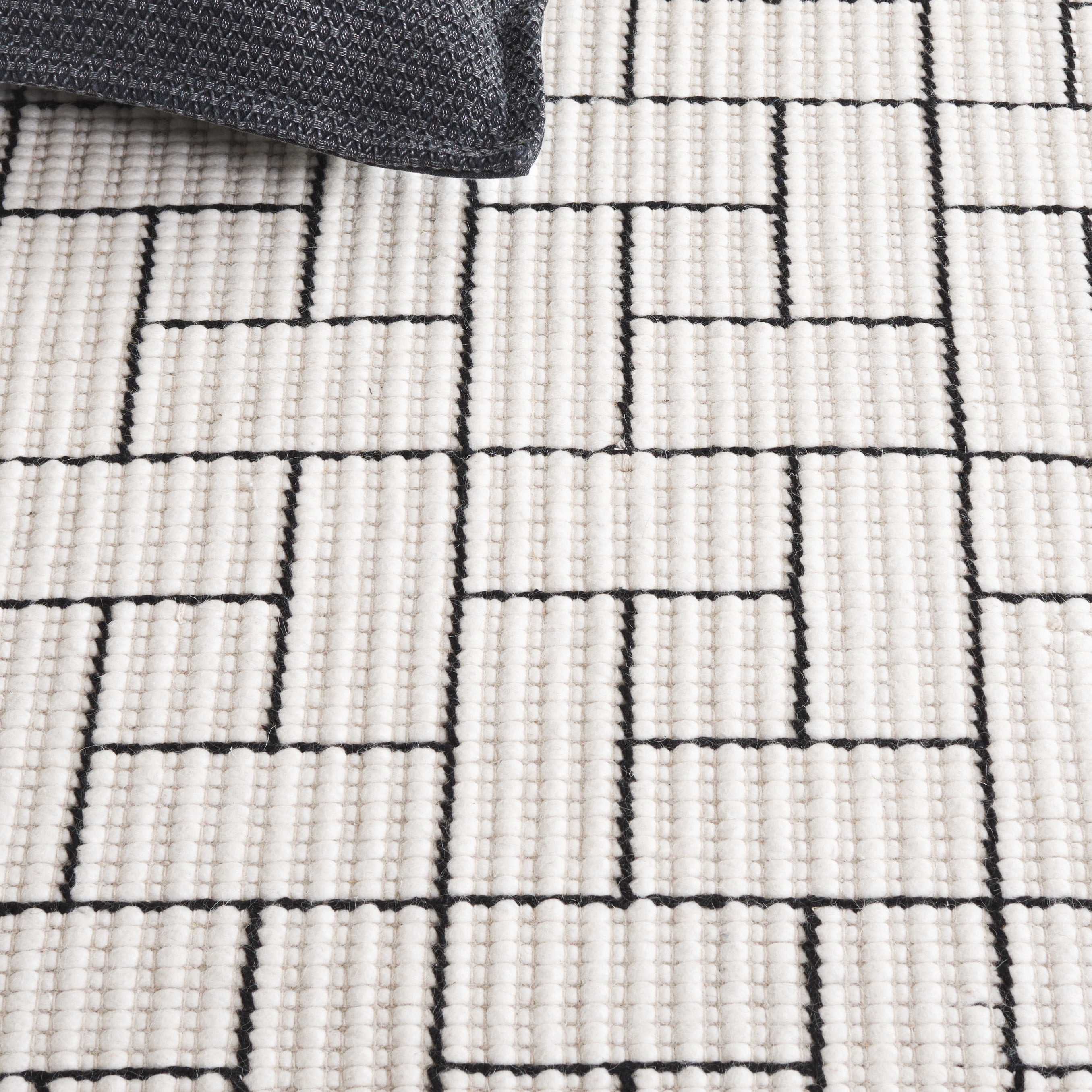 SAFAVIEH Natura Philander Geometric Area Rug, Ivory/Black, 8' x 10'
