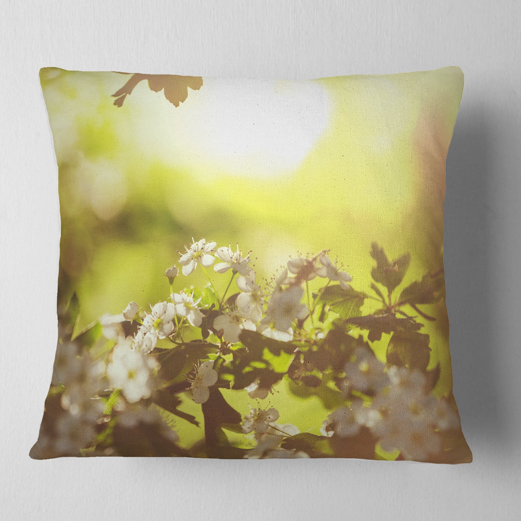 Designart 18" x 18" Green Polyester Throw Pillow