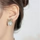 thumbnail image 3 of Pendientes de botón de lujo con diseño elegante de nicho ligero con forma de perla y diamante en plata S925, 3 of 4