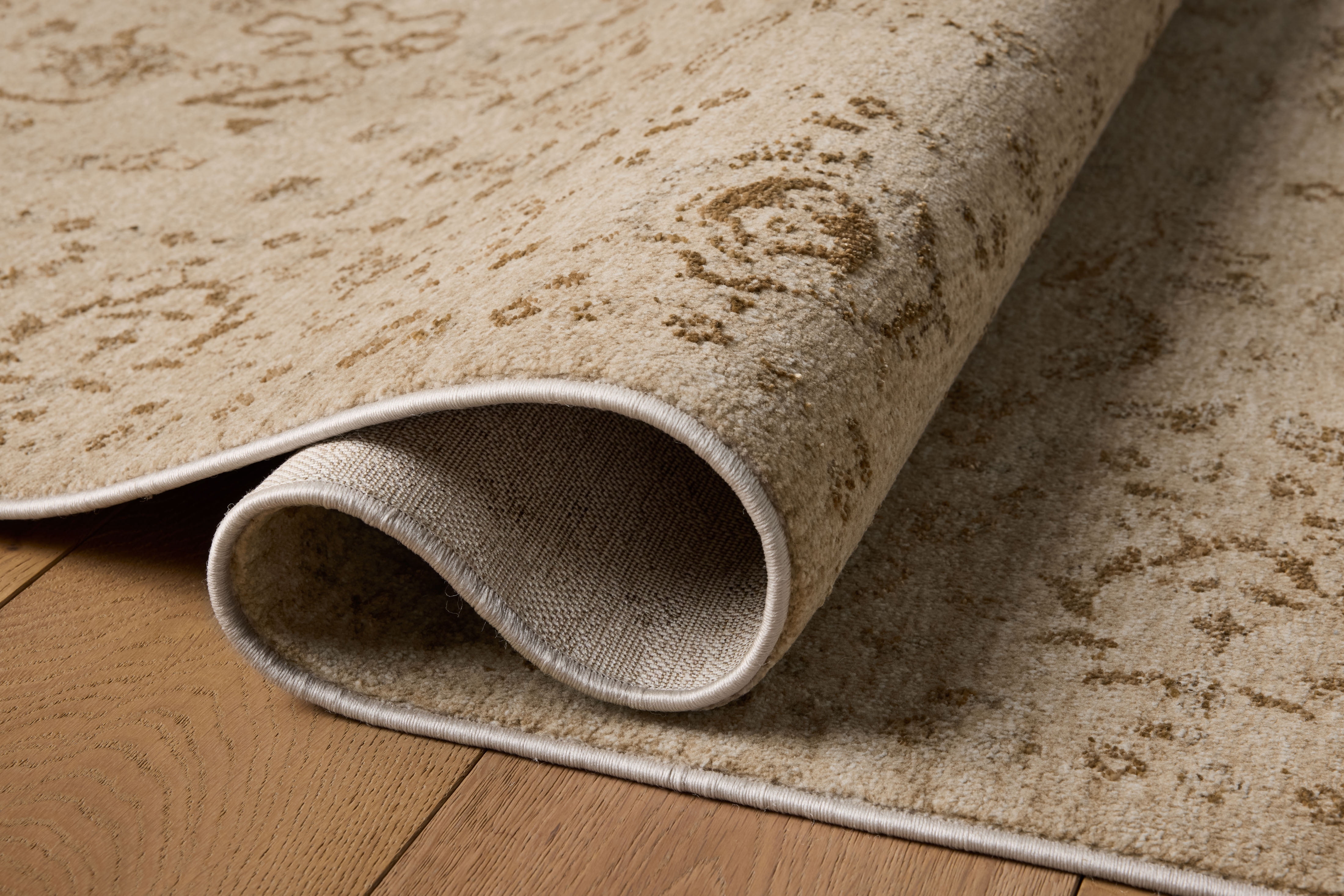 Loloi Haywood Sand / Natural 2'-7" x 8'-0" Area Rug