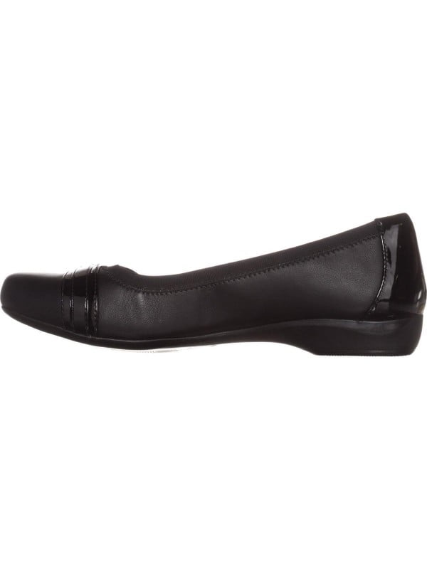 clarks women's kinzie light loafer flat
