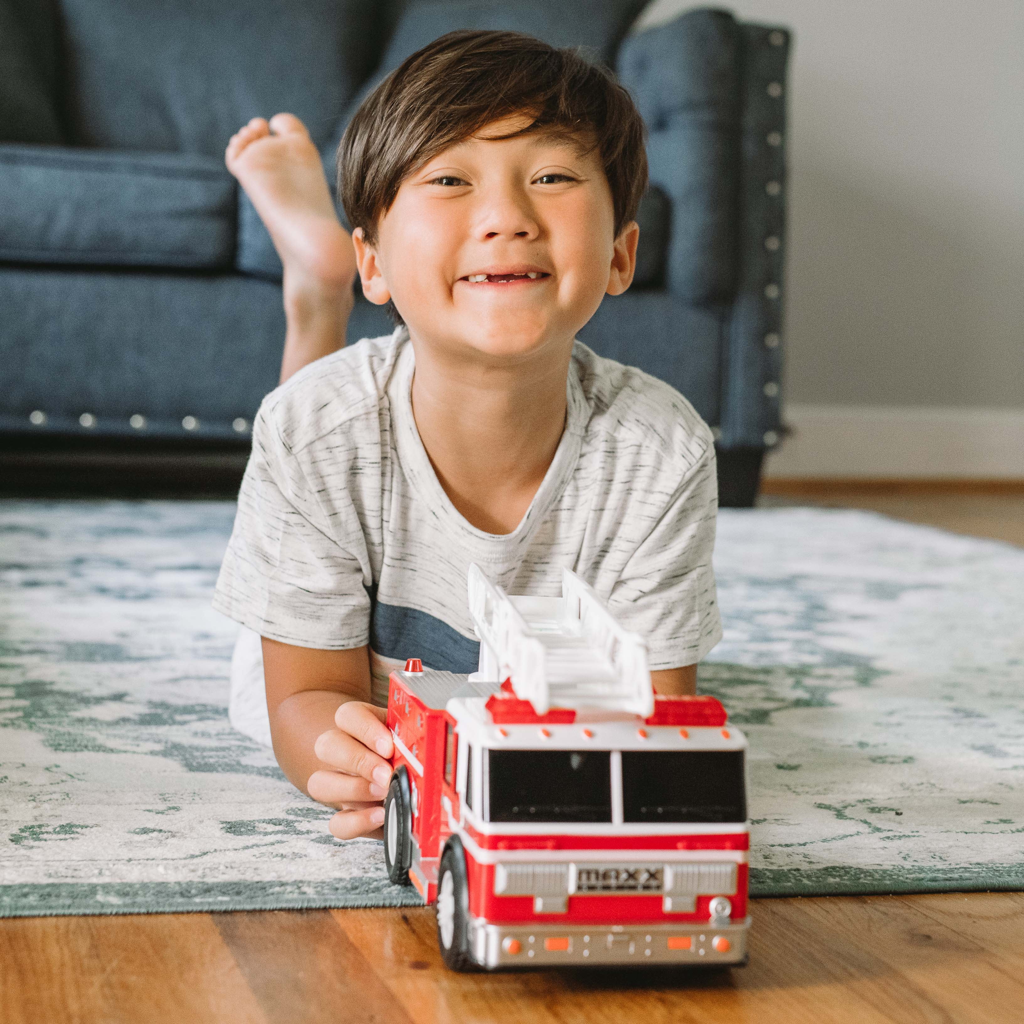 Maxx Action Large Firetruck with Extendable Ladder – Lights & Sounds Motorized Rescue Vehicle