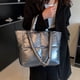 thumbnail image 4 of Bolso de mano acolchado para mujer Bolsos para mujer, bolsos de mano, bolso de mano acolchado grande, bolsos tipo hobo para mujer, bolso de mano moderno Bolso de mano acolchado, 4 of 7