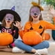 thumbnail image 4 of Máscara de Cuero con Pico Emplumado y Media Cara para Halloween, 4 of 7