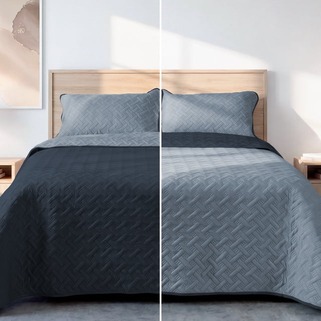 Colcha Ligera Pinsonic Doble Vista Dreamlab con 2 Fundas de Almohada, Edrecolcha Capitonada Reversible Ultrasuave, Edredón de verano, King Size Tape, Azul Mezclilla y Azul Noche
