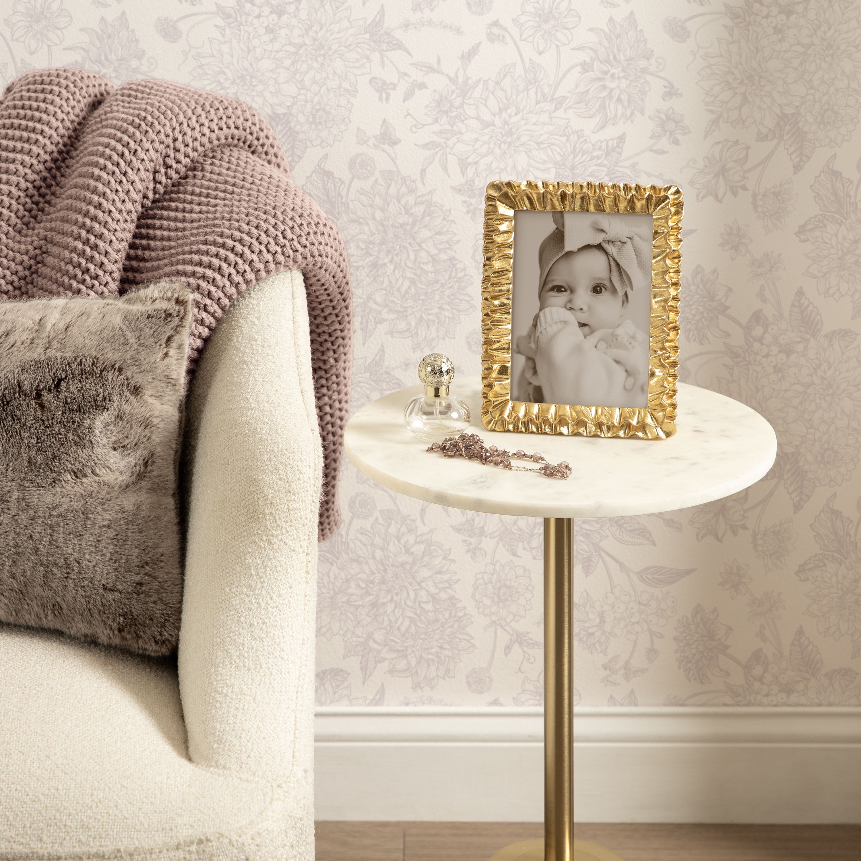 DesignOvation – 5x7 Picture Frame – Scalloped Gold Tabletop Photo Frame