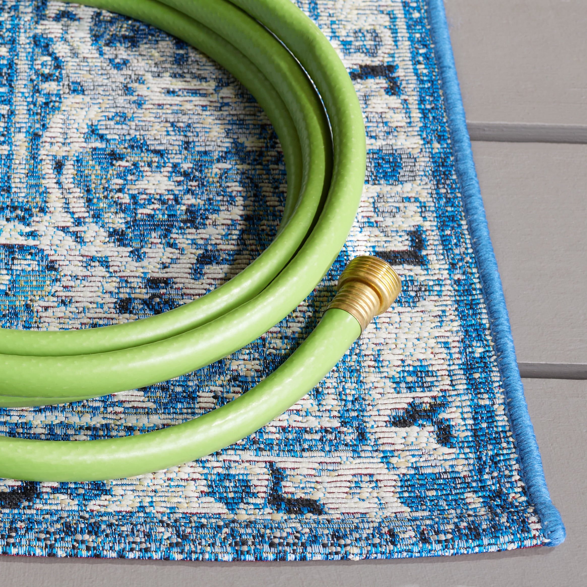 SAFAVIEH Barbados Paolo Traditional Indoor/Outdoor Area Rug, Blue/Ivory, 4' x 6'
