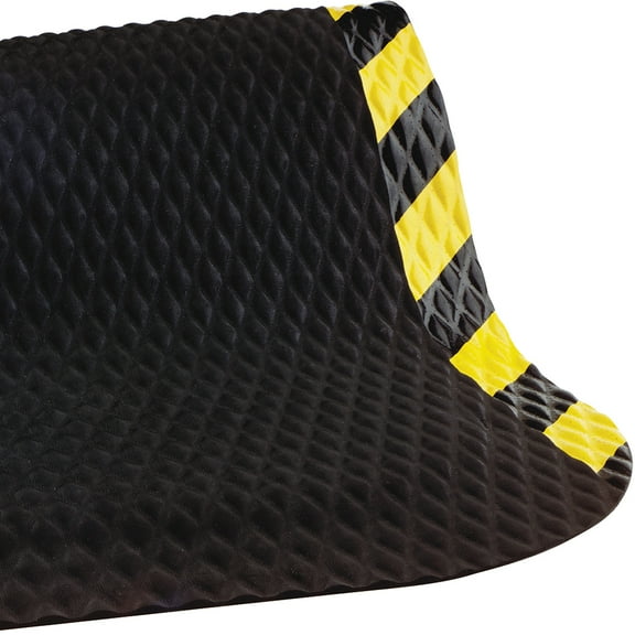 Hog Heaven™ Nitrile Mats 4' x 6' Black/Yellow 1/Each MAT137