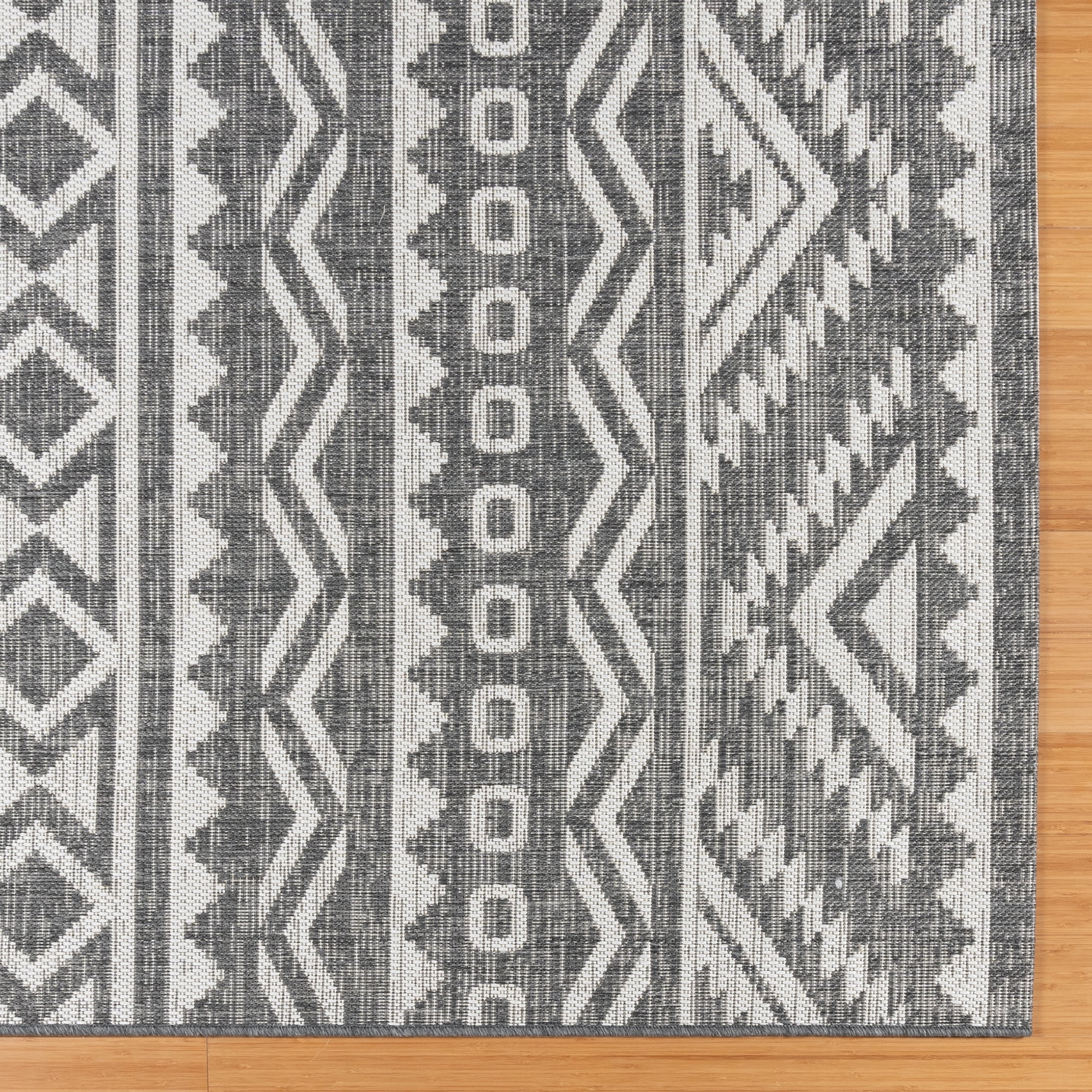 Savara Dakari Indoor/ Outdoor Polypropylene Gray Flat Weave Area Rug, 5x8